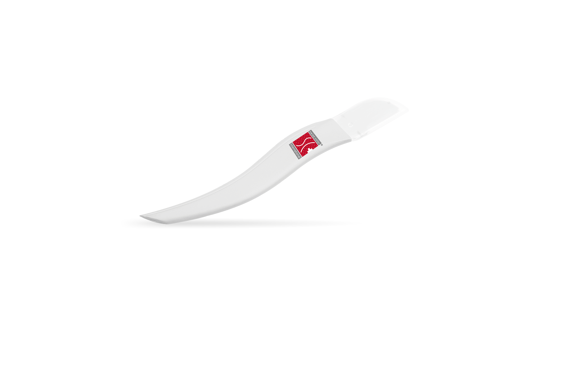 Foto des Brow Trimmers, der durch Rasieren die Augenbrauen in Form bringt