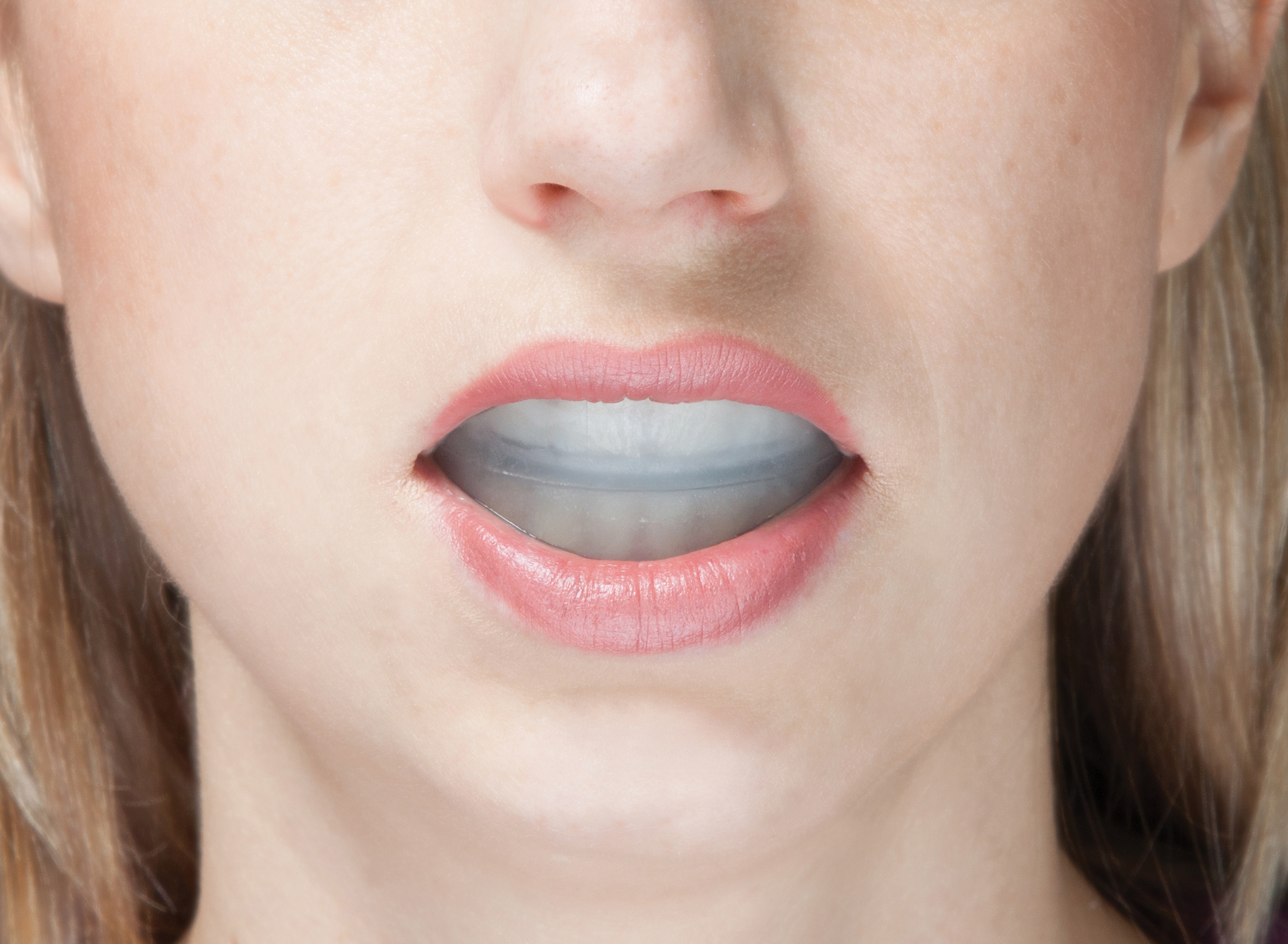 Foto einer Frau mit dem perfect Lip im Mund zur Veranschaulichung der Anwendung dieses Produkts